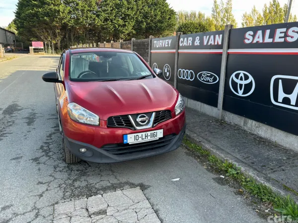 Nissan Qashqai Hatchback, Diesel, 2010, Red
