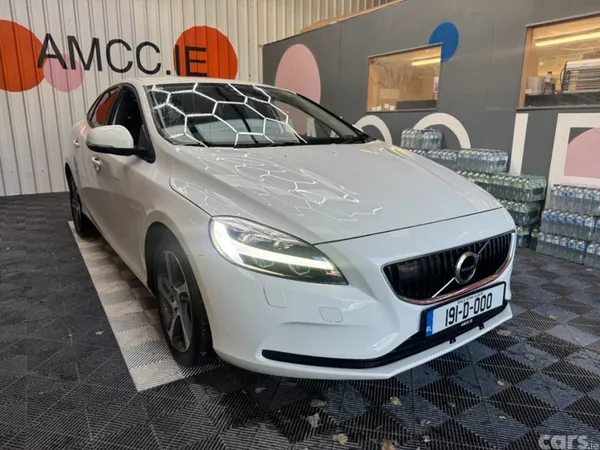 Volvo V40 Estate, Diesel, 2019, White