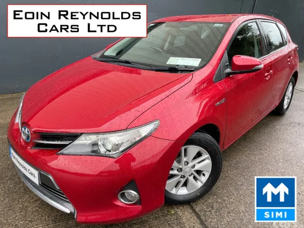 Toyota Auris Hatchback, Petrol Hybrid, 2013, Red