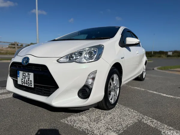 Toyota Aqua Hatchback, Petrol Hybrid, 2015, White