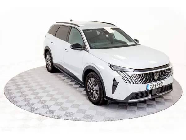Peugeot 5008 SUV, Petrol, 2026, White