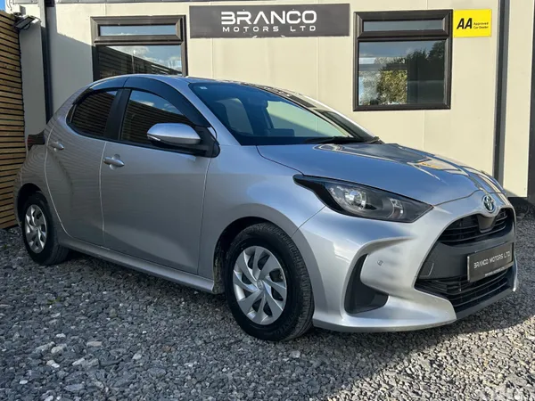 Toyota Yaris Hatchback, Petrol Hybrid, 2021, Silver
