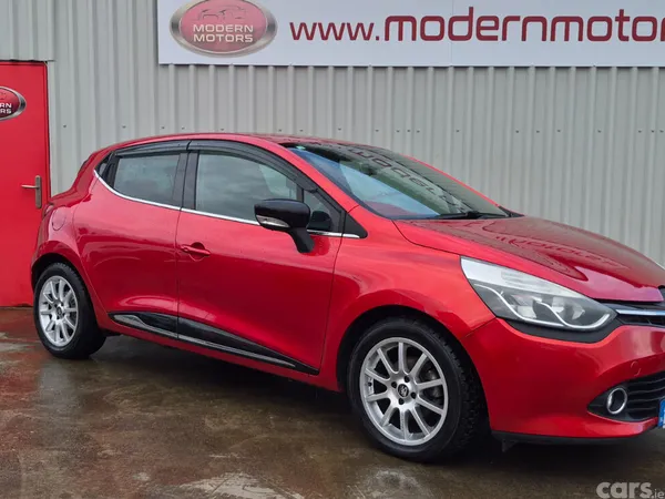 Renault Clio Hatchback, Petrol, 2016, Red