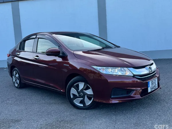Honda Grace Saloon, Petrol Hybrid, 2015, Red