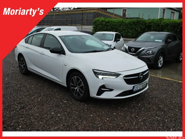 Opel Insignia Hatchback, Diesel, 2021, White