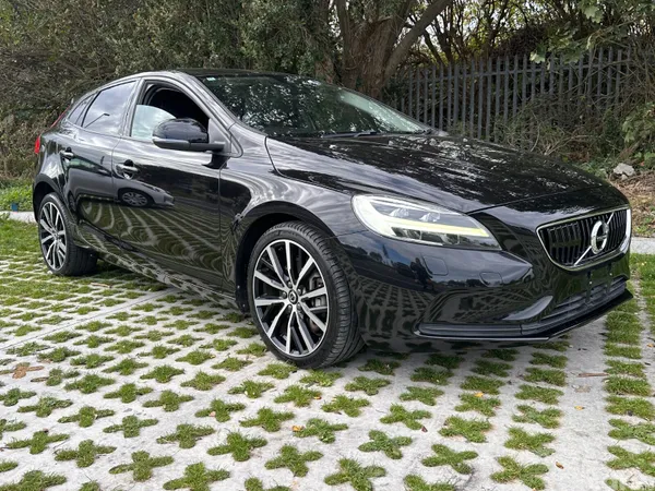 Volvo V40 Hatchback, Diesel, 2018, Black