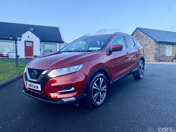 Nissan Qashqai SUV, Diesel, 2019, Red