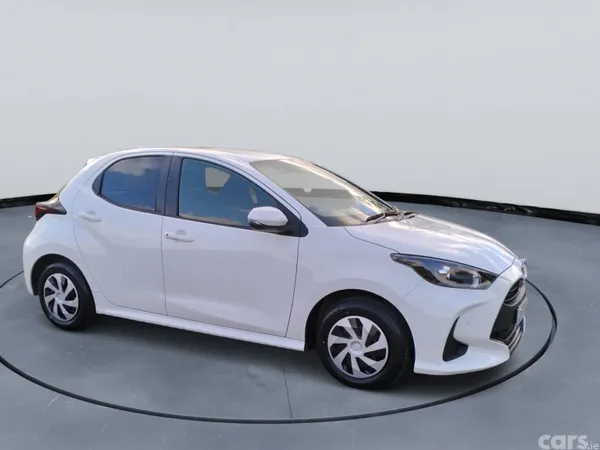 Toyota Yaris Hatchback, Petrol Hybrid, 2021, White
