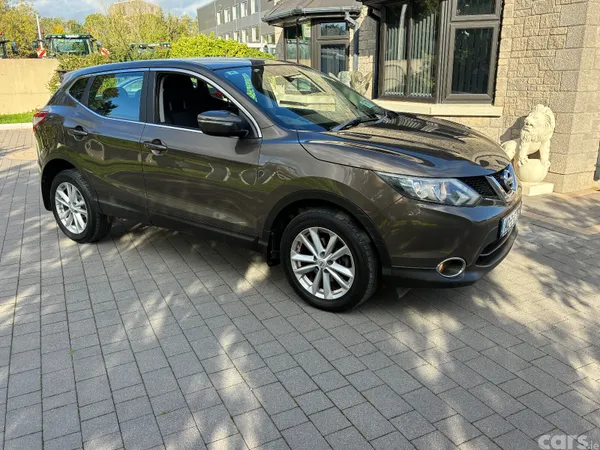 Nissan Qashqai Hatchback, Diesel, 2014, Brown