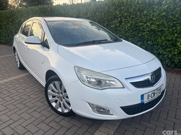 Opel Astra Hatchback, Diesel, 2011, White
