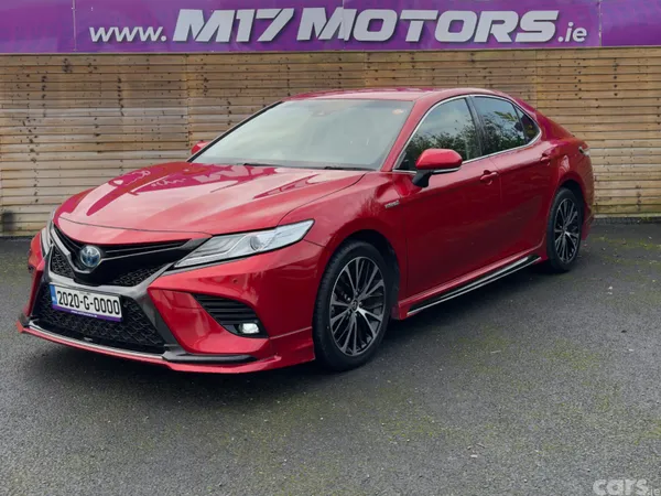 Toyota Camry Saloon, Petrol Hybrid, 2020, Red