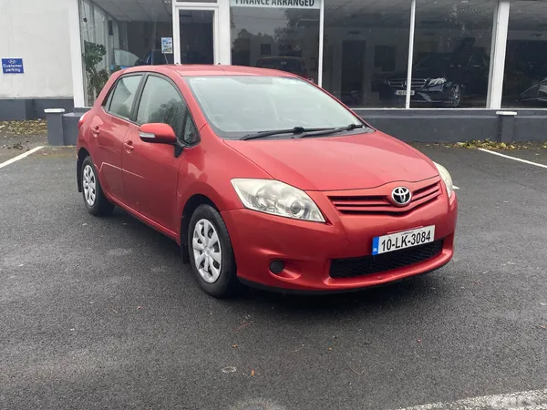Toyota Auris Hatchback, Petrol, 2010, Red