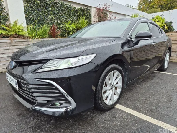 Toyota Camry Saloon, Petrol Hybrid, 2021, Black