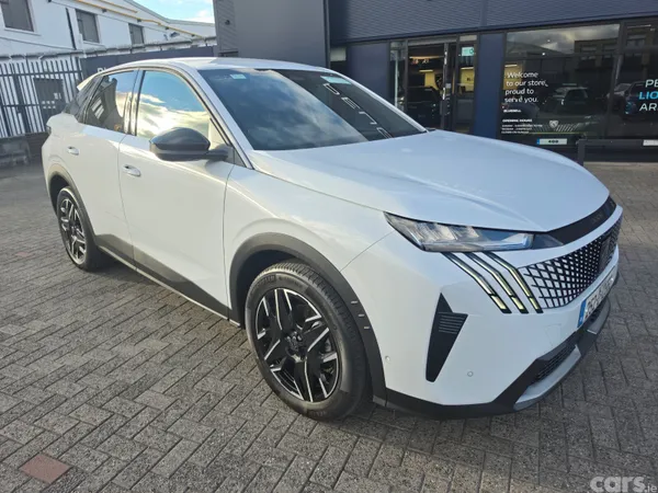 Peugeot 3008 MPV, Petrol, 2025, White