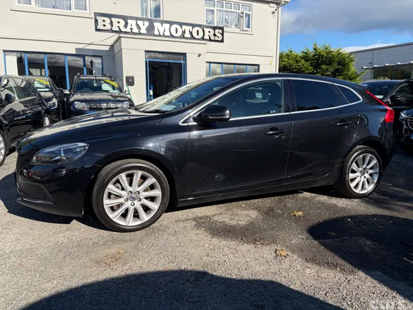 Volvo V40 Hatchback, Diesel, 2015, Black