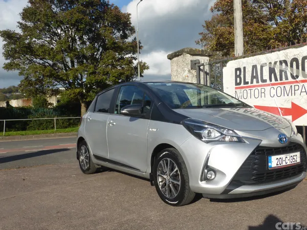 Toyota Yaris MPV, Petrol Hybrid, 2020, Grey