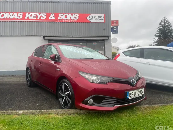Toyota Auris Hatchback, Petrol Hybrid, 2018, Red