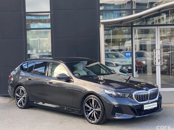 BMW 5-Series Estate, Petrol Plug-in Hybrid, 2025, Grey