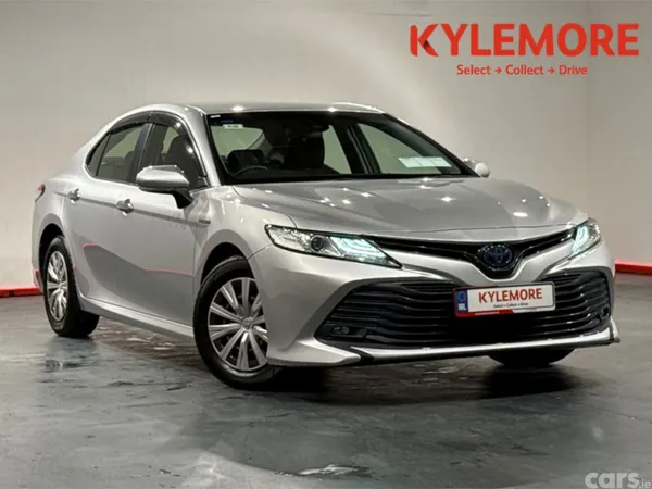 Toyota Camry Saloon, Petrol Hybrid, 2018, Silver