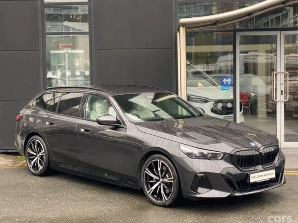 BMW 5-Series Estate, Petrol Plug-in Hybrid, 2025, Grey