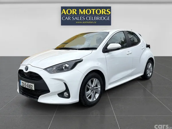 Toyota Yaris Hatchback, Petrol Hybrid, 2023, White