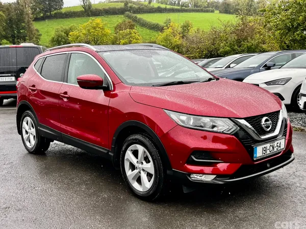 Nissan Qashqai MPV, Diesel, 2019, Red