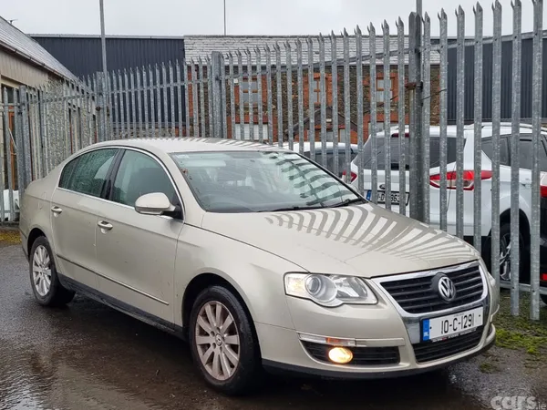 Volkswagen Passat Saloon, Petrol, 2010, Beige