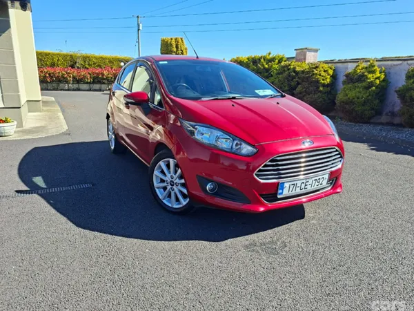 Ford Fiesta Hatchback, Petrol, 2017, Red