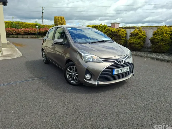 Toyota Yaris Hatchback, Petrol, 2017, Grey
