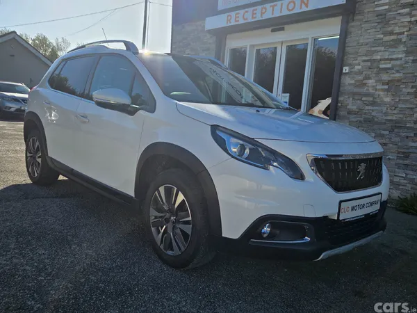 Peugeot 2008 Hatchback, Petrol, 2017, White