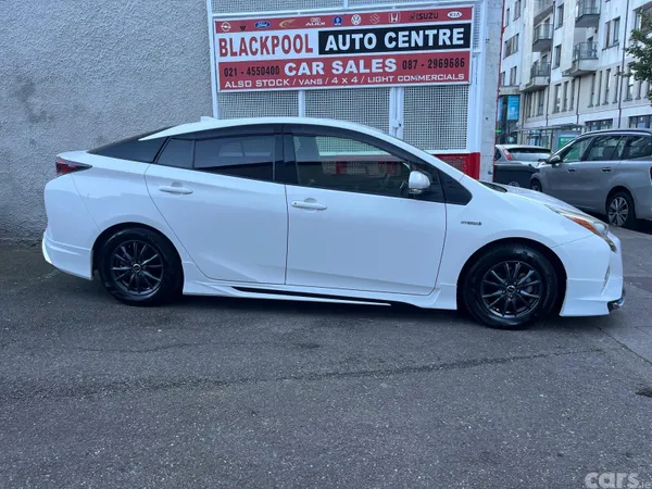 Toyota Prius Hatchback, Petrol Hybrid, 2017, White