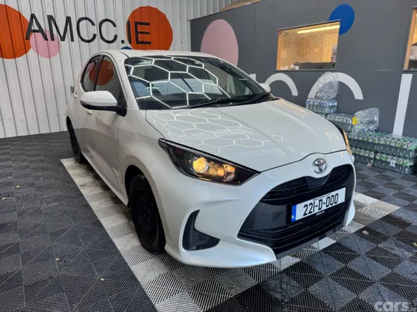 Toyota Yaris Hatchback, Petrol, 2022, White