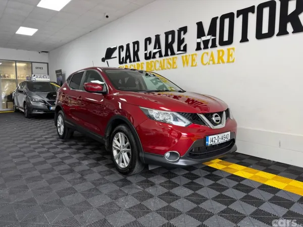 Nissan Qashqai MPV, Petrol, 2014, Red