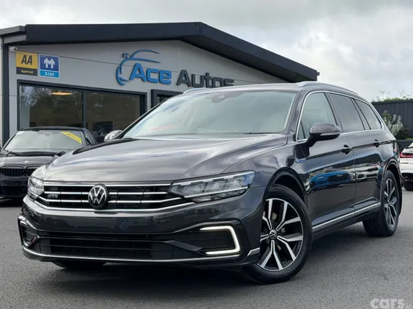 Volkswagen Passat Estate, Petrol Hybrid, 2022, Grey