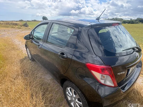 Toyota Yaris Hatchback, Petrol, 2014, Black