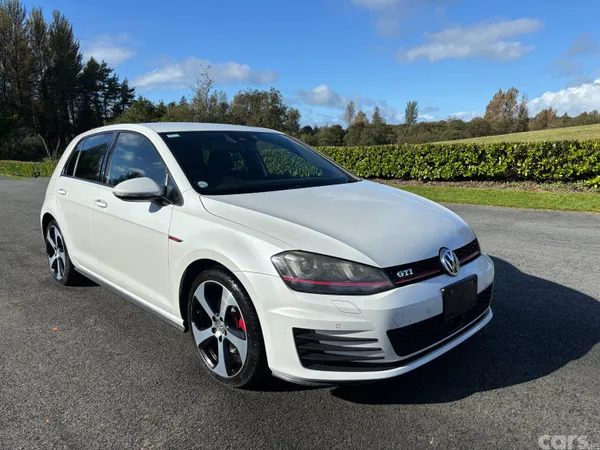 Volkswagen Golf Hatchback, Petrol, 2015, White
