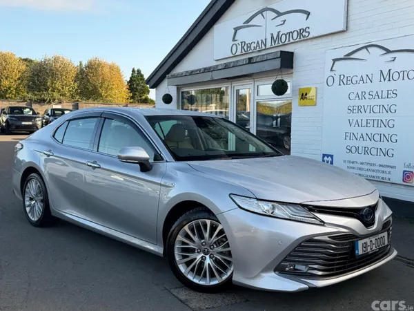 Toyota Camry Saloon, Petrol Hybrid, 2019, Silver