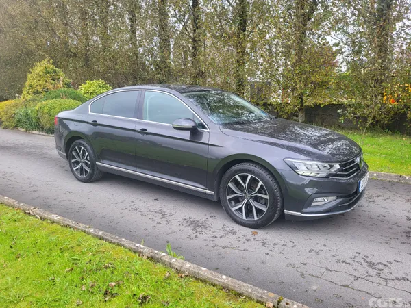 Volkswagen Passat Saloon, Diesel, 2022, Grey