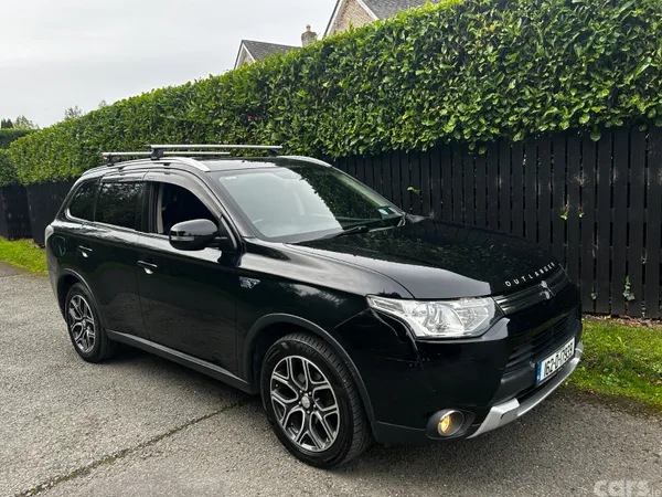 Mitsubishi Outlander SUV, Petrol Plug-in Hybrid, 2016, Black