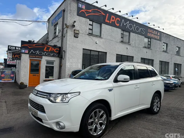 Mitsubishi Outlander SUV, Petrol Plug-in Hybrid, 2015, White