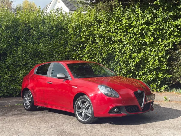 Alfa Romeo Giulietta Hatchback, Petrol, 2018, Red