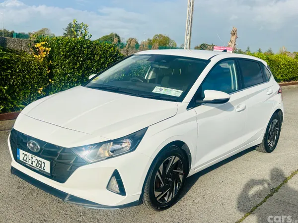 Hyundai i20 Hatchback, Petrol, 2022, White