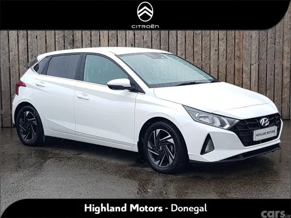 Hyundai i20 Hatchback, Petrol, 2023, White