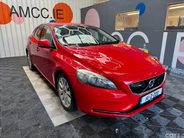 Volvo V40 Estate, Petrol, 2014, Red