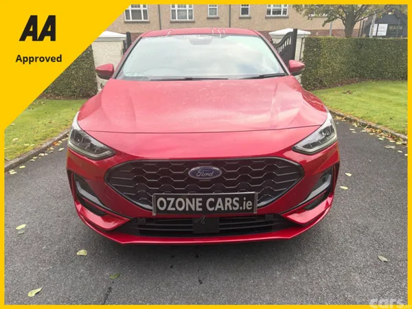 Ford Focus Hatchback, Petrol Hybrid, 2023, Red