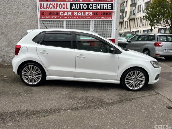 Volkswagen Polo Hatchback, Petrol, 2015, White