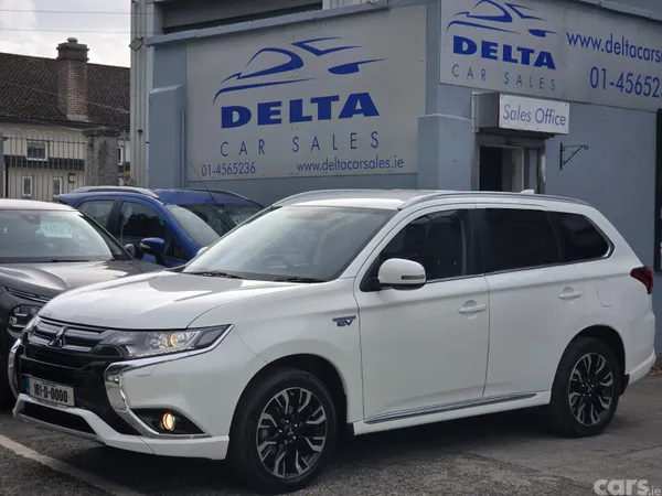 Mitsubishi Outlander SUV, Petrol Hybrid, 2016, White