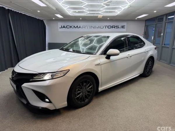 Toyota Camry Saloon, Petrol Hybrid, 2019, White