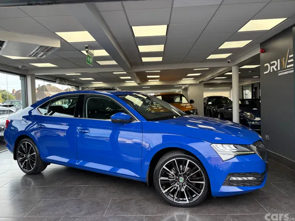 Skoda Superb Hatchback, Diesel, 2022, Blue