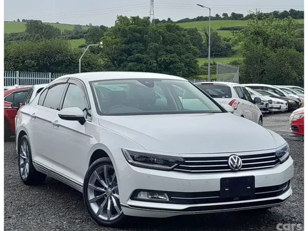 Volkswagen Passat Saloon, Diesel, 2018, White